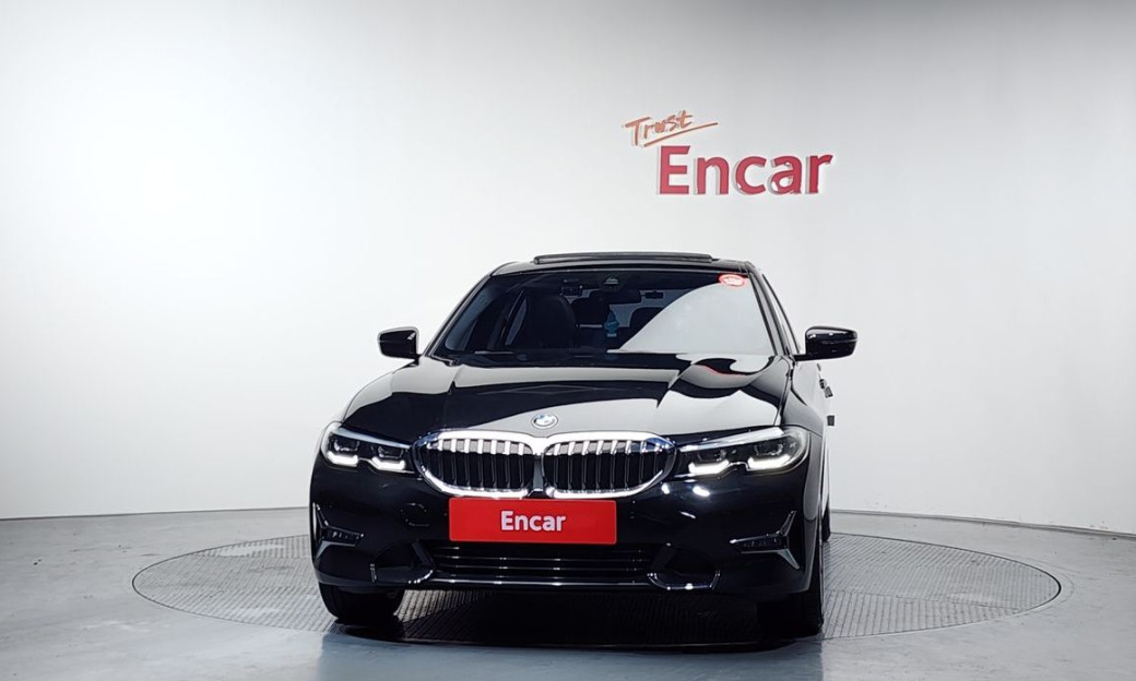 BMW 3-Series 320i Luxury, 2022
