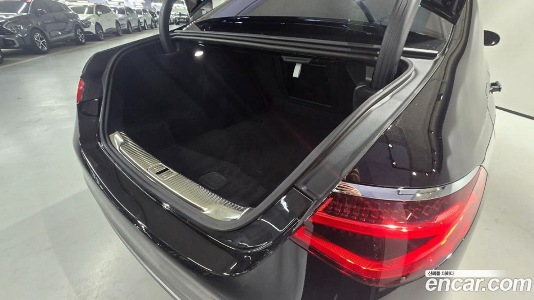 Mercedes-Benz S-Class S500 4MATIC, 2025