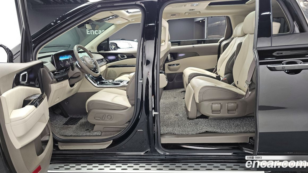 Kia Carnival 7-Seater Signature, 2023