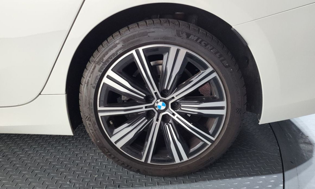 BMW 3-Series 320i, 2025