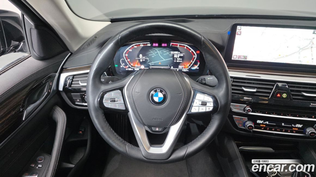 BMW 5-Series 520i Luxury, 2023