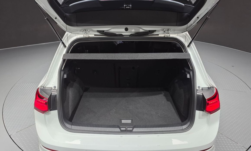Volkswagen Golf 2.0 TDI Prestige, 2024
