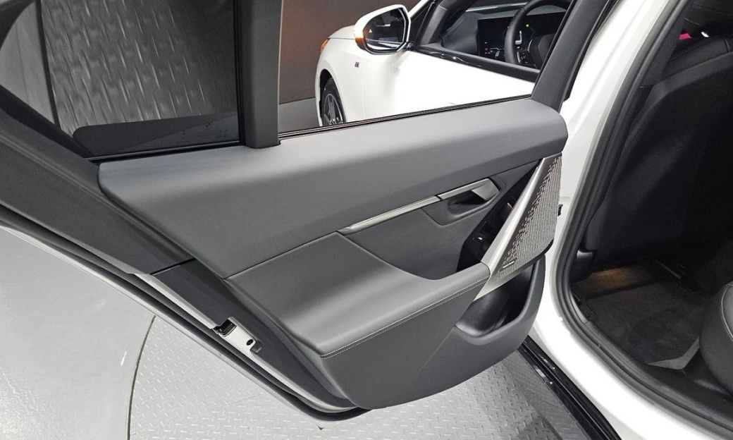 BMW 5-Series 520i M Sport, 2025
