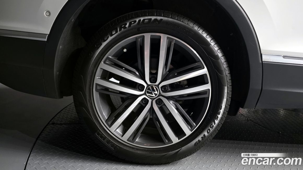 Volkswagen Tiguan 2.0 TSI Prestige, 2024