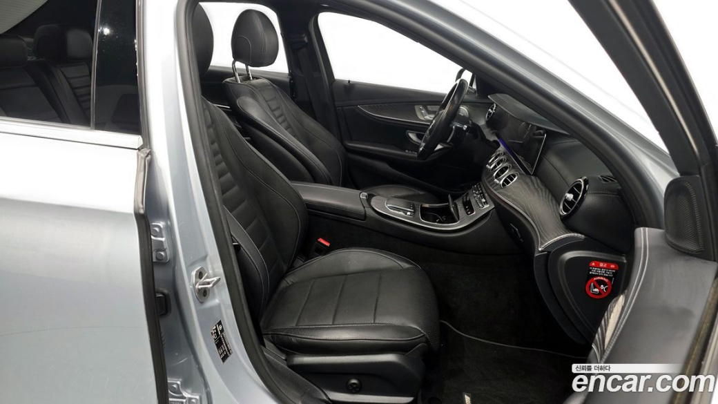 Mercedes-Benz E-Class E350 4MATIC AMG Line, 2022
