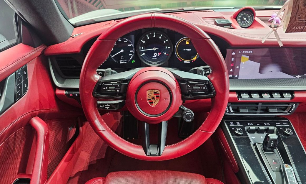 Porsche 911 Carrera 4, 2022