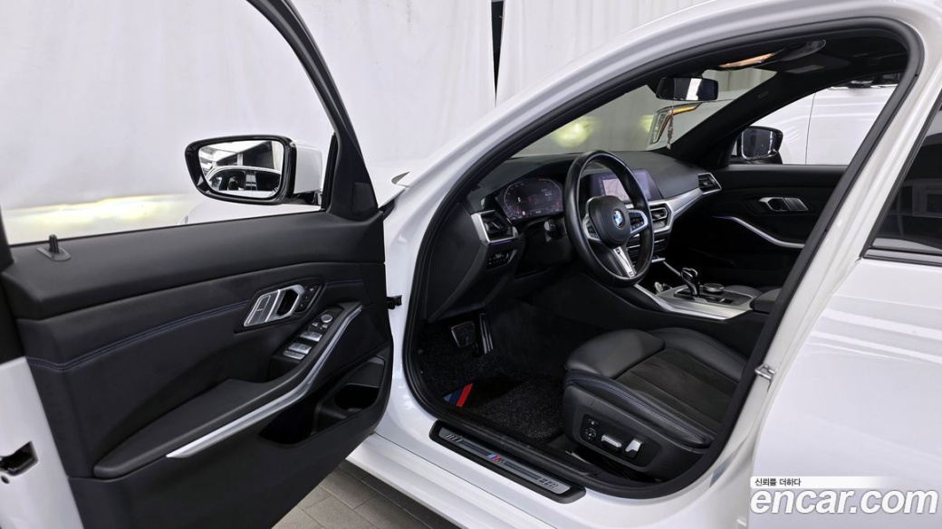 BMW 3-Series 320i M Sport, 2022
