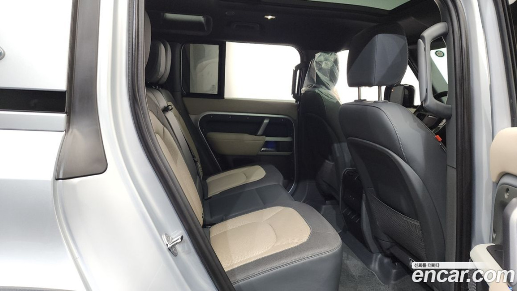 Land Rover Defender 110 P300 X-Dynamic SE, 2023