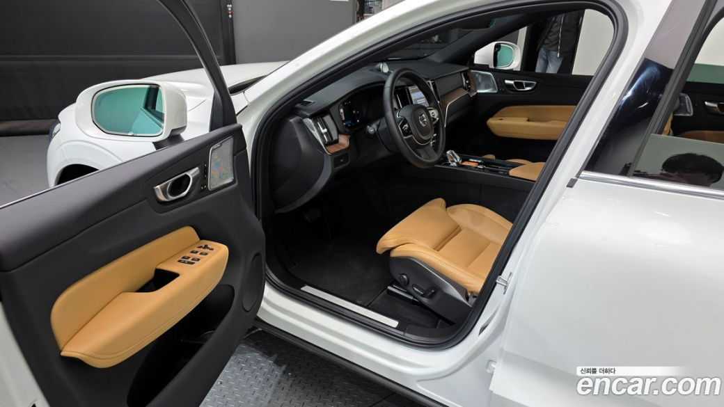 Volvo XC60 B5 Ultimate Bright, 2024