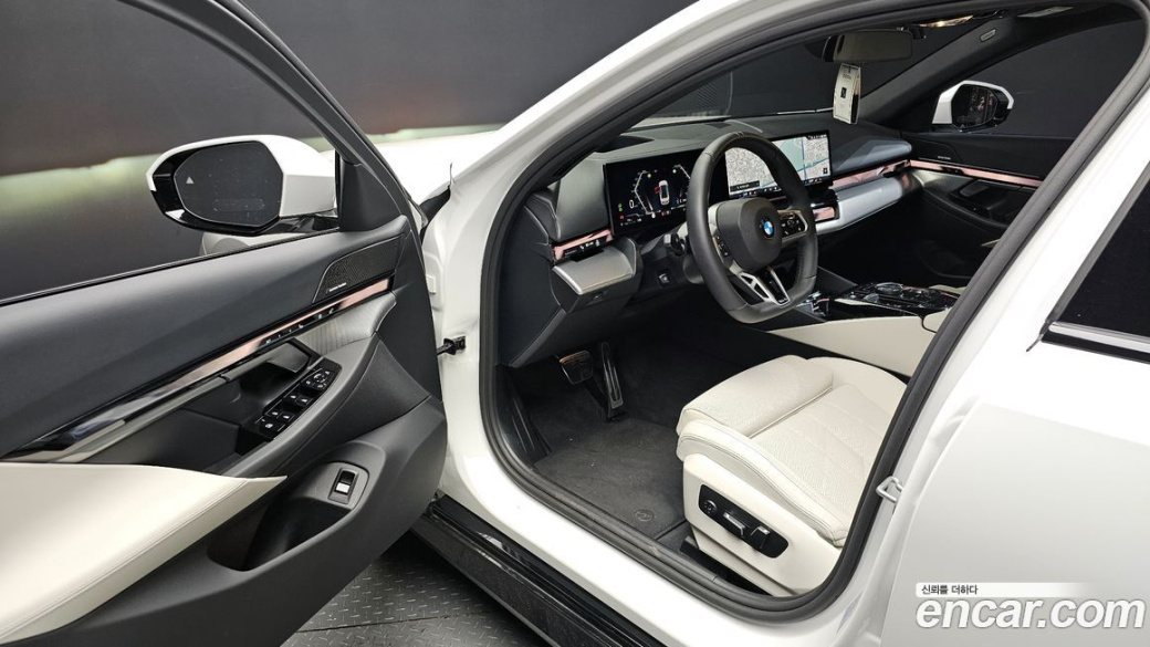 BMW 5-Series 520i M Sport, 2025