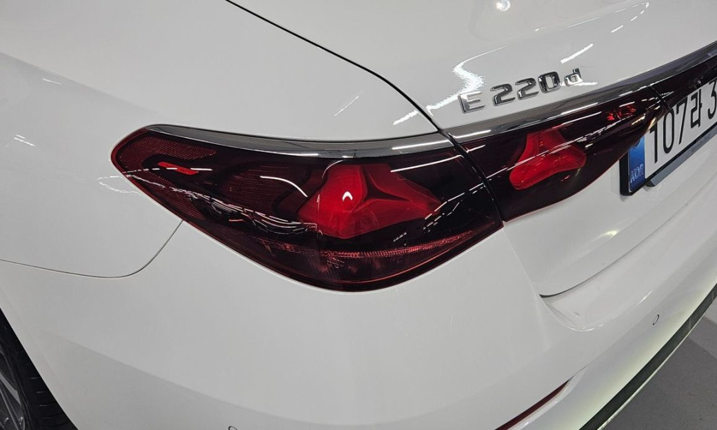 Mercedes-Benz E-Class E220d 4MATIC Exclusive, 2025