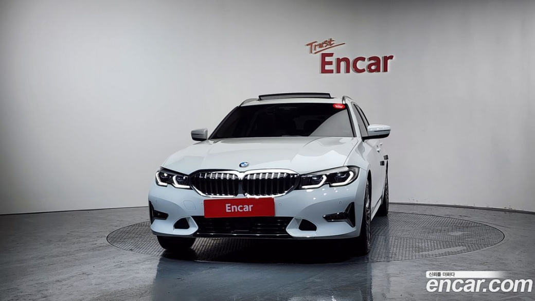 BMW 3-Series 320i Touring Luxury, 2022