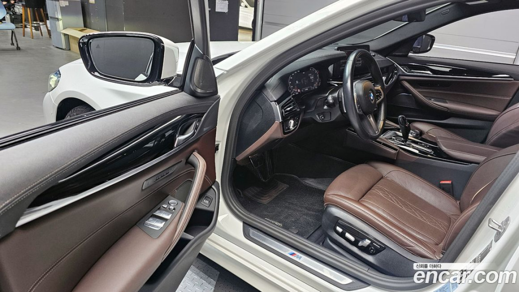 BMW 5-Series 530i xDrive M Sport Package, 2023