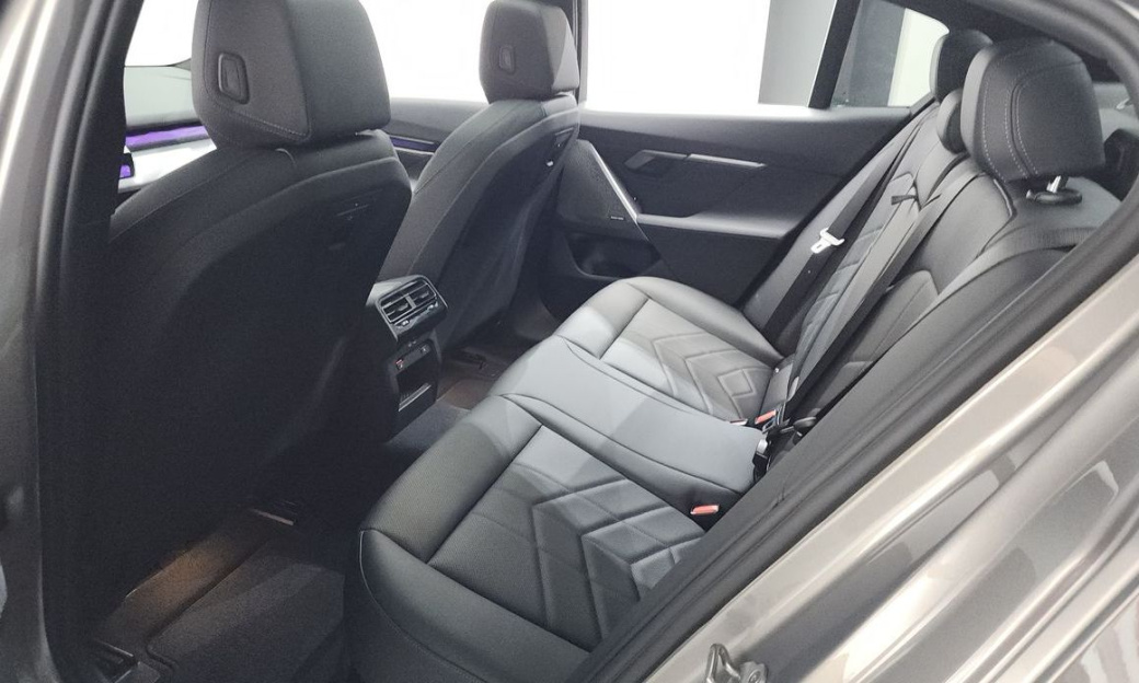 BMW 5-Series 520i M Sport, 2025