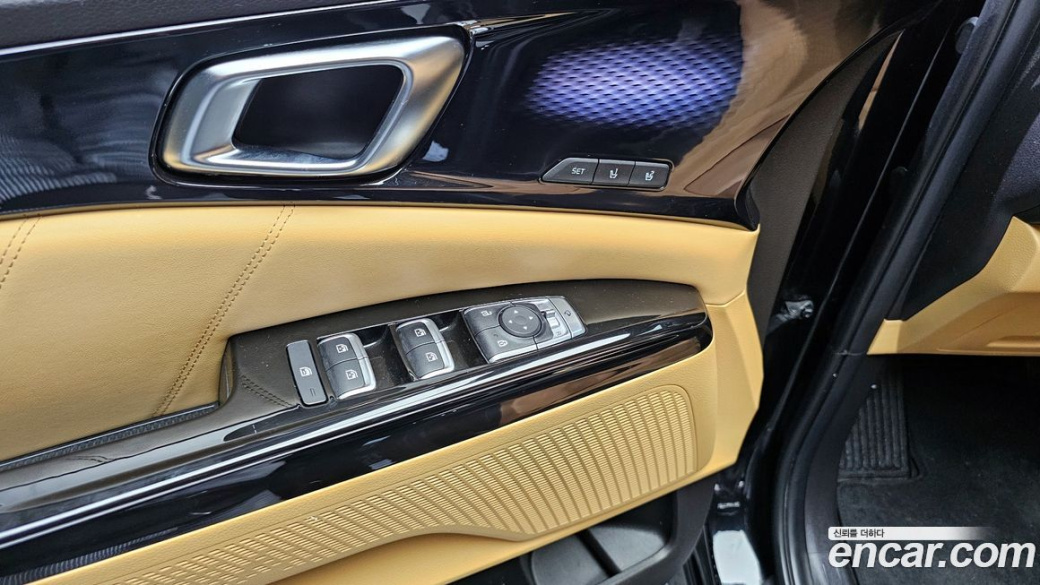 Kia Carnival 9-Seater Signature, 2023
