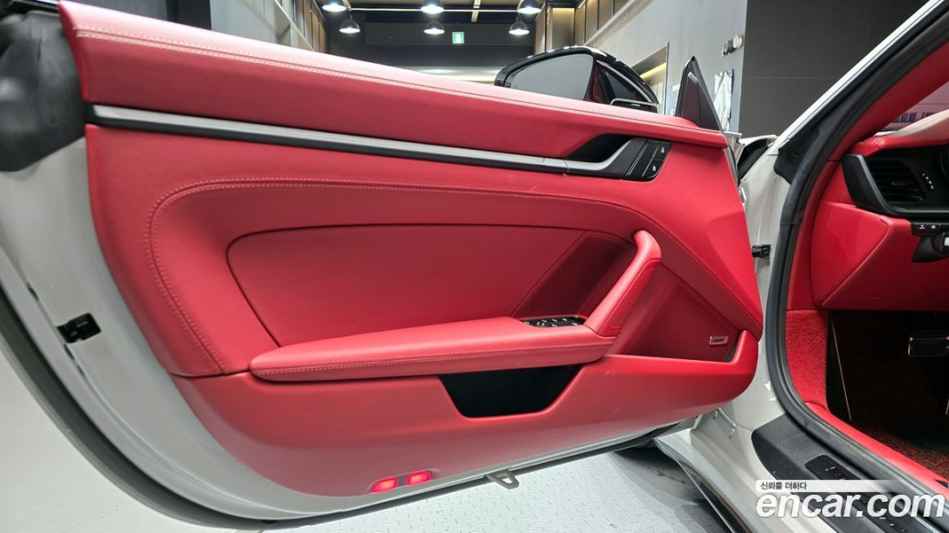 Porsche 911 Carrera 4 GTS Cabriolet, 2023
