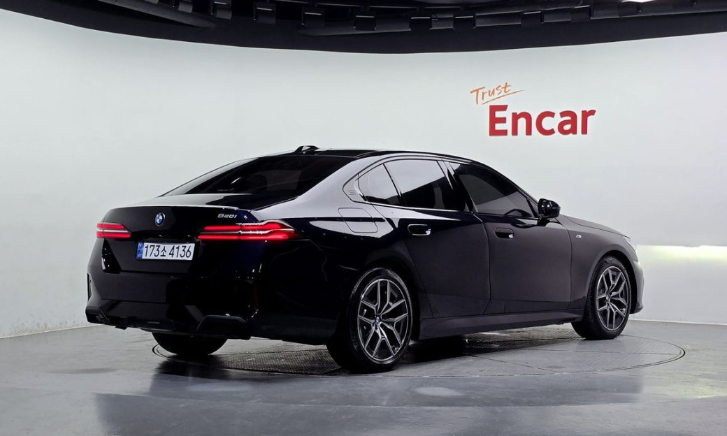 BMW 5-Series 520i M Sport, 2025