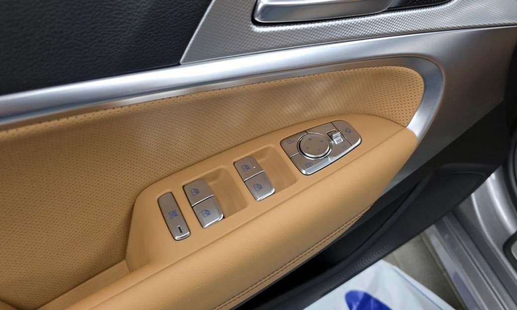 Genesis G70 Gasoline 2.5T 4WD, 2025