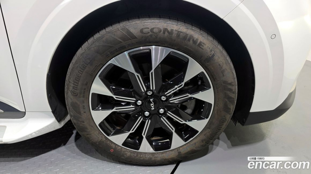 Kia Carnival 9-Seater Signature, 2023