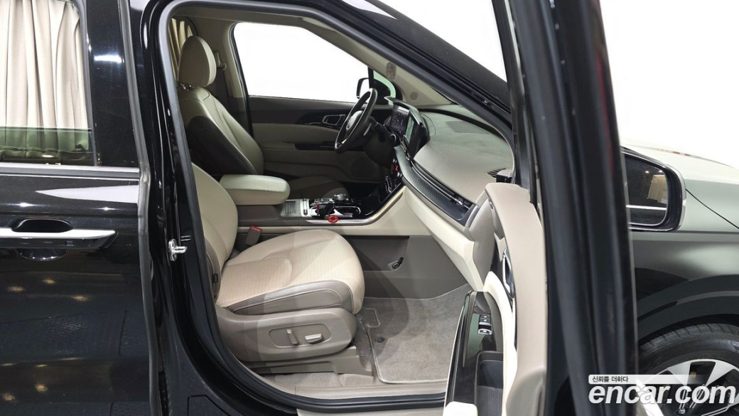 Kia Carnival 7-Seater Hi-Limousine, 2022