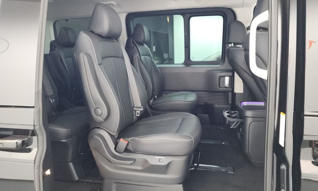 Hyundai Staria Lounge 9-Seater, 2025