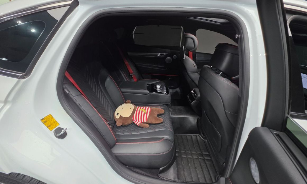 Genesis G80 Gasoline 2.5 Turbo AWD, 2025