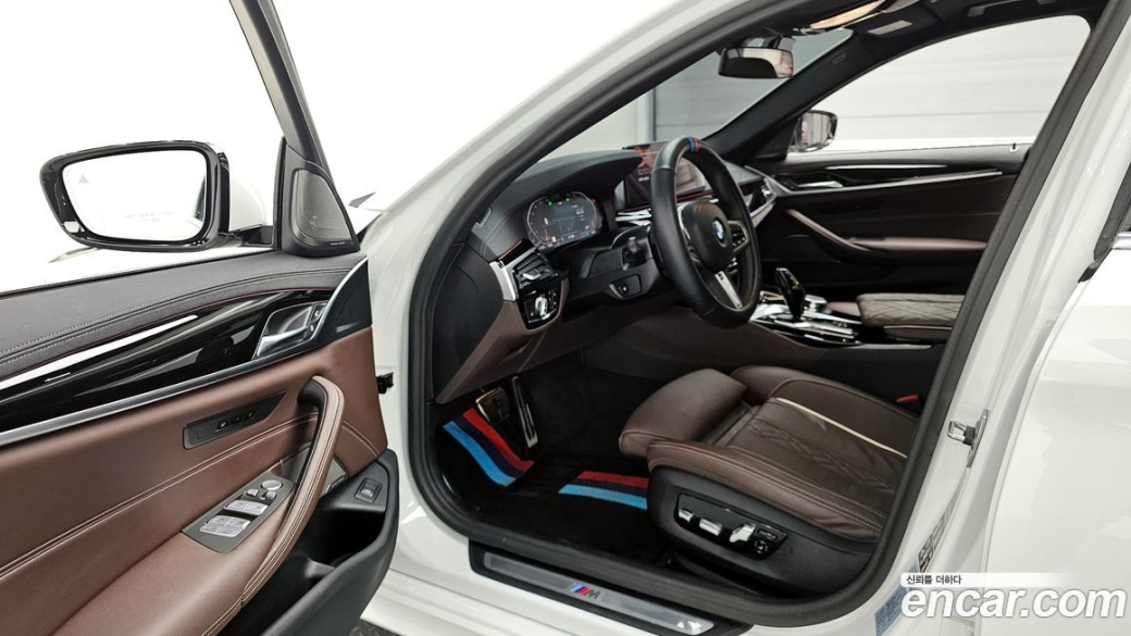 BMW 5-Series 530i xDrive M Sport Package, 2023