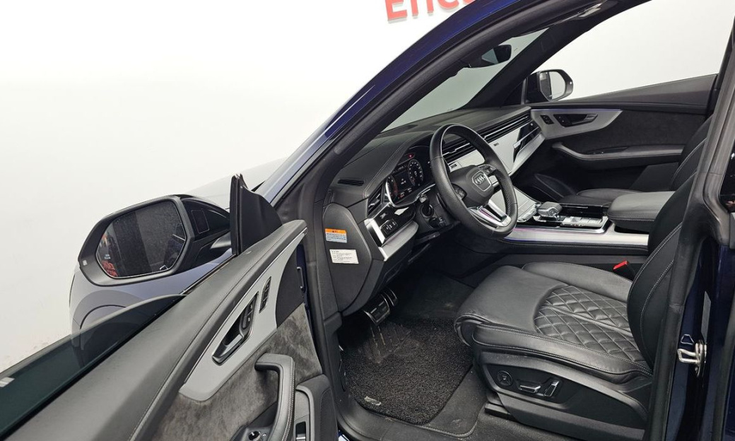 Audi Q8 55 TFSI Quattro Premium, 2022