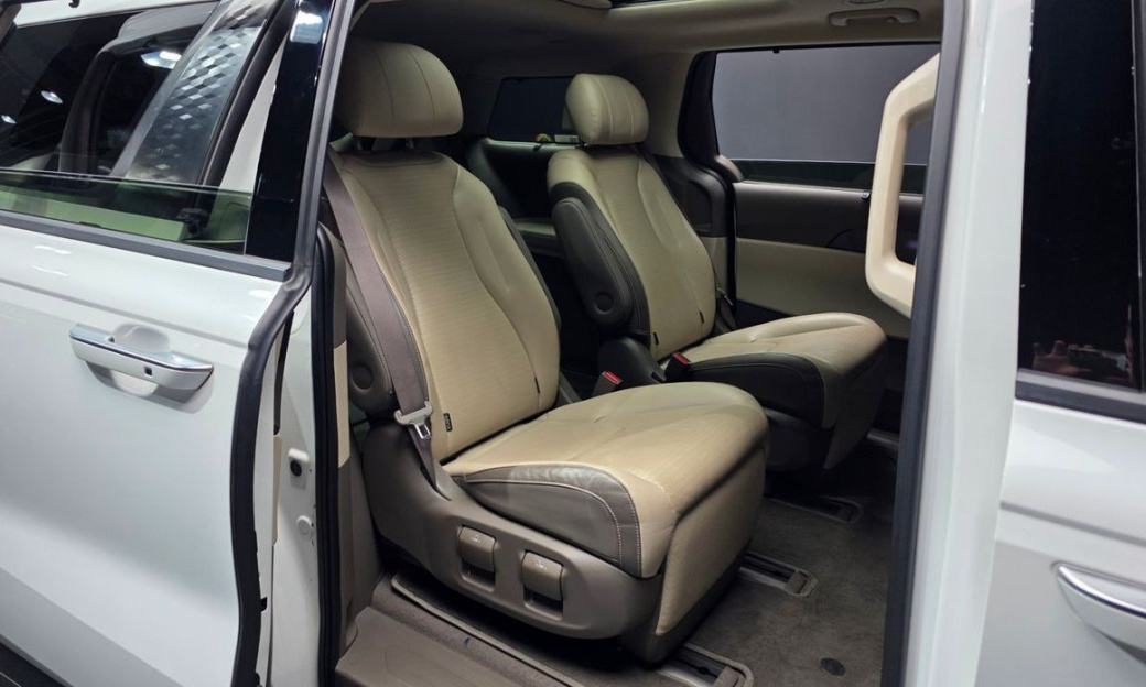 Kia Carnival 7-Seater Signature, 2023
