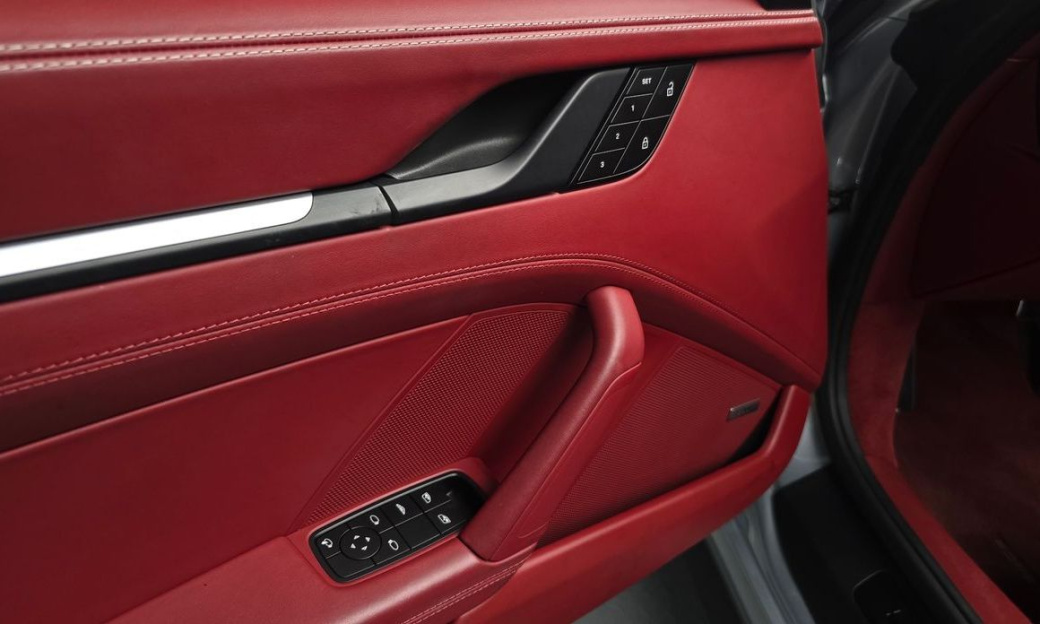 Porsche 911 Carrera 4 GTS Cabriolet, 2022