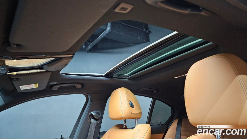 BMW 3-Series 320i M Sport, 2025