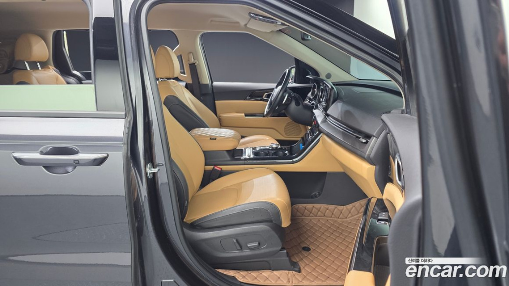 Kia Carnival 7-Seater Outdoor, 2022