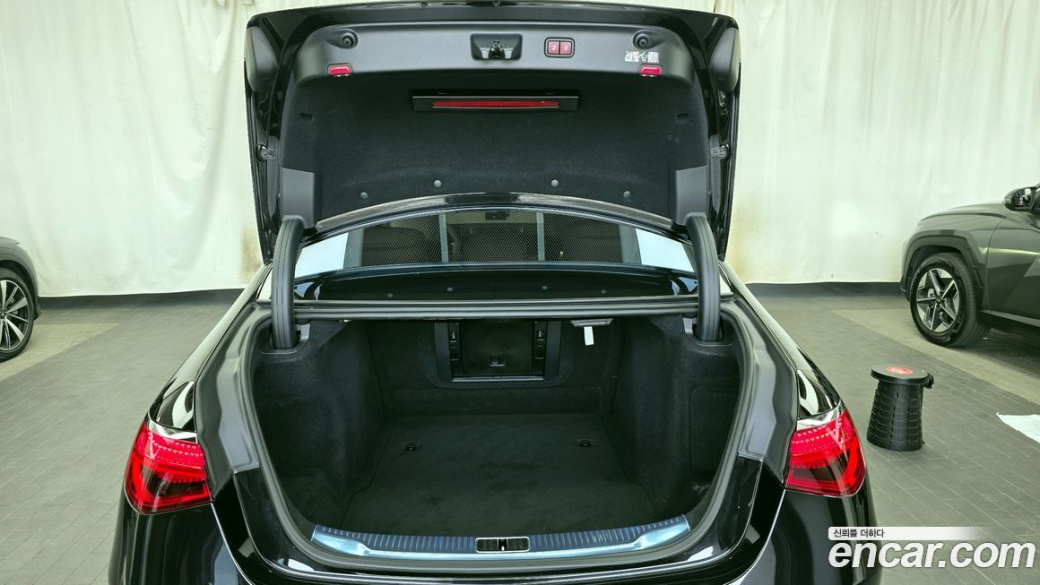 Mercedes-Benz S-Class S500L 4MATIC, 2023