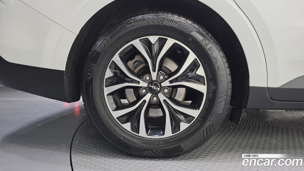 Kia Carnival 9-Seater Signature, 2023