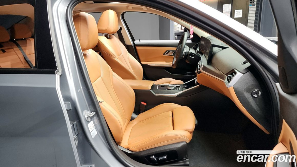 BMW 3-Series 320i, 2023