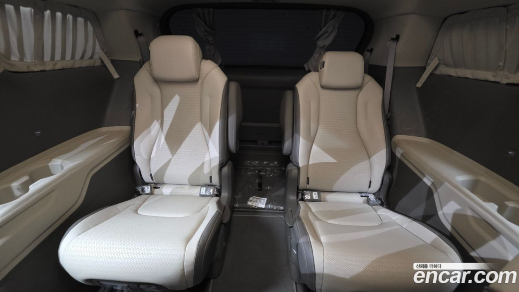 Kia Carnival 9-Seater Hi-Limousine, 2021