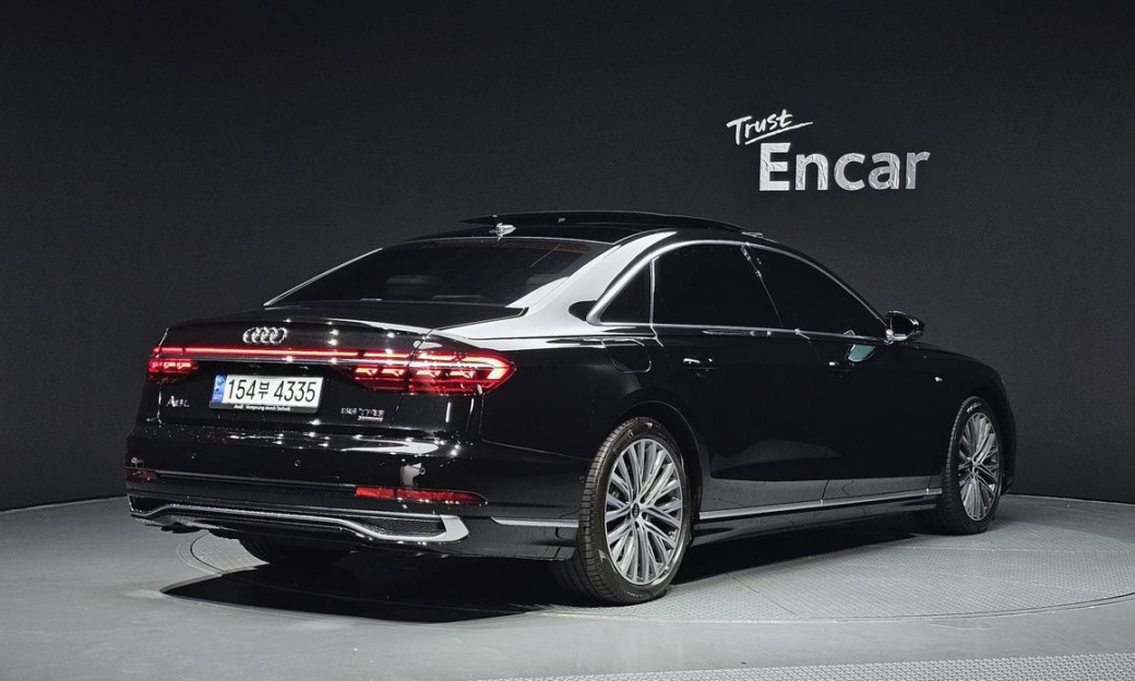 Audi A8 55 TFSI Quattro Premium LWB, 2022