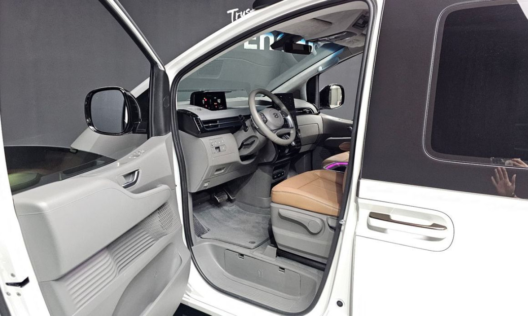 Hyundai Staria 2WD Camping Car, 2024