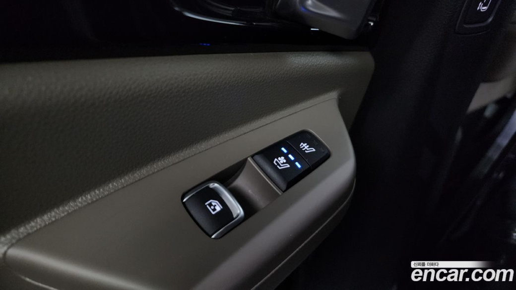 Kia Carnival 9-Seater Signature, 2024