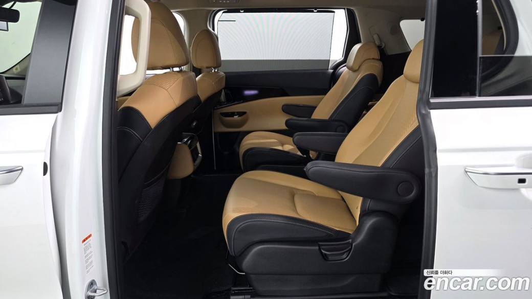Kia Carnival 9-Seater Signature, 2023