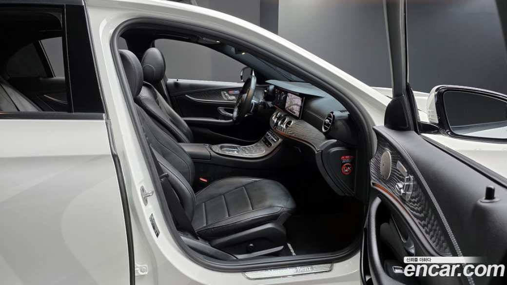 Mercedes-Benz E-Class E350 4MATIC AMG Line, 2022