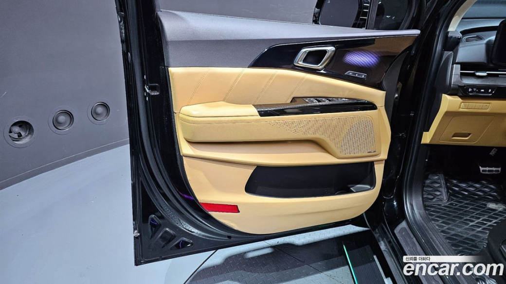 Kia Carnival 7-Seater Signature, 2023
