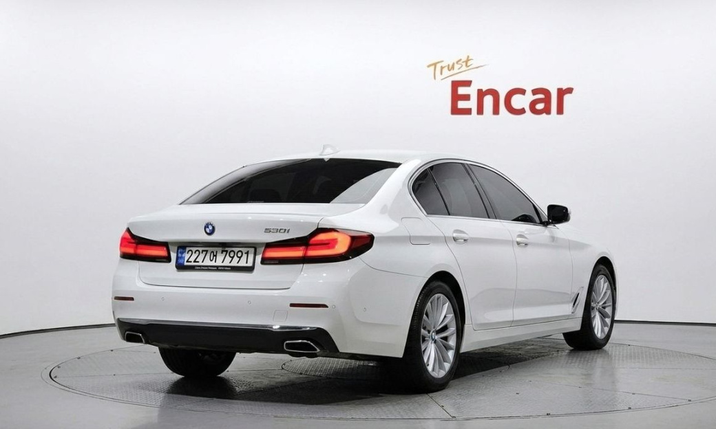 BMW 5-Series 530i Luxury, 2022