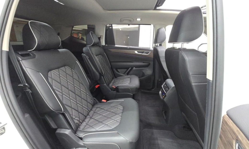Volkswagen Atlas 2.0 TSI R-LINE 6-Seater, 2025