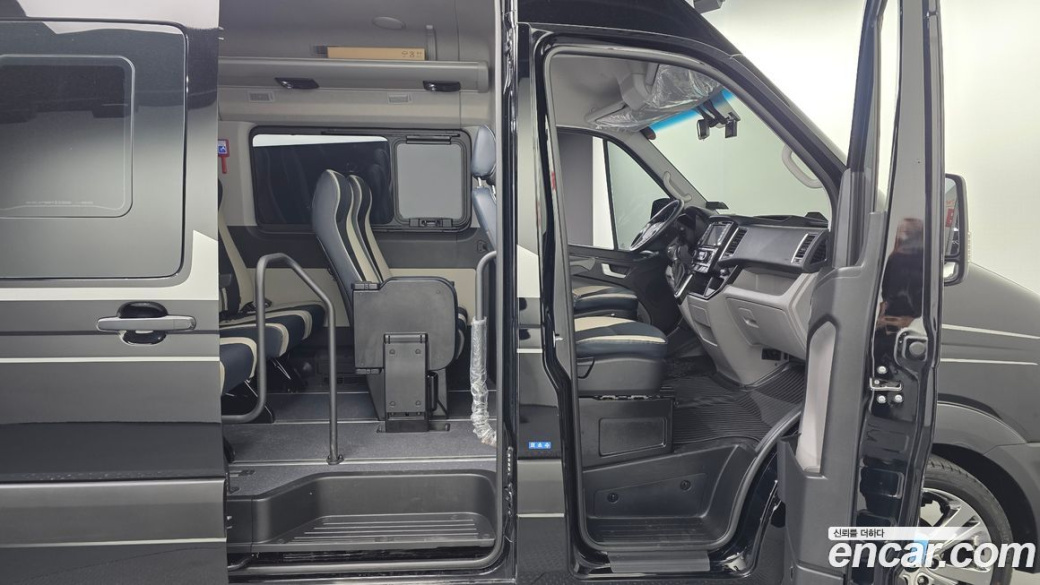 Hyundai Solati 15-seater, 2025