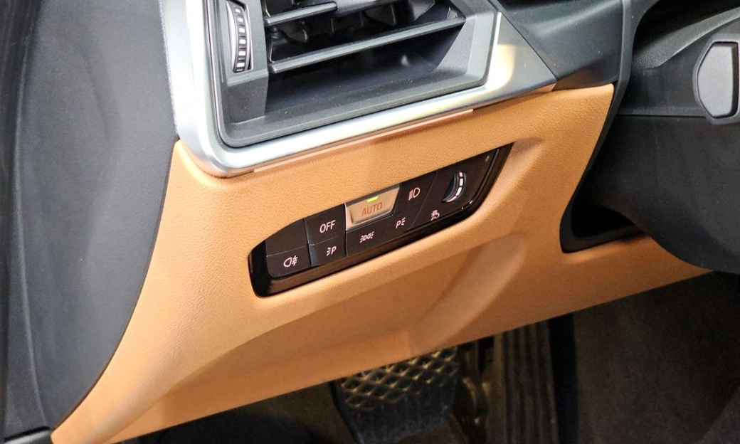 BMW 3-Series 320i, 2023