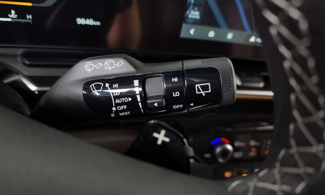 Kia Carnival 9-Seater Signature, 2025