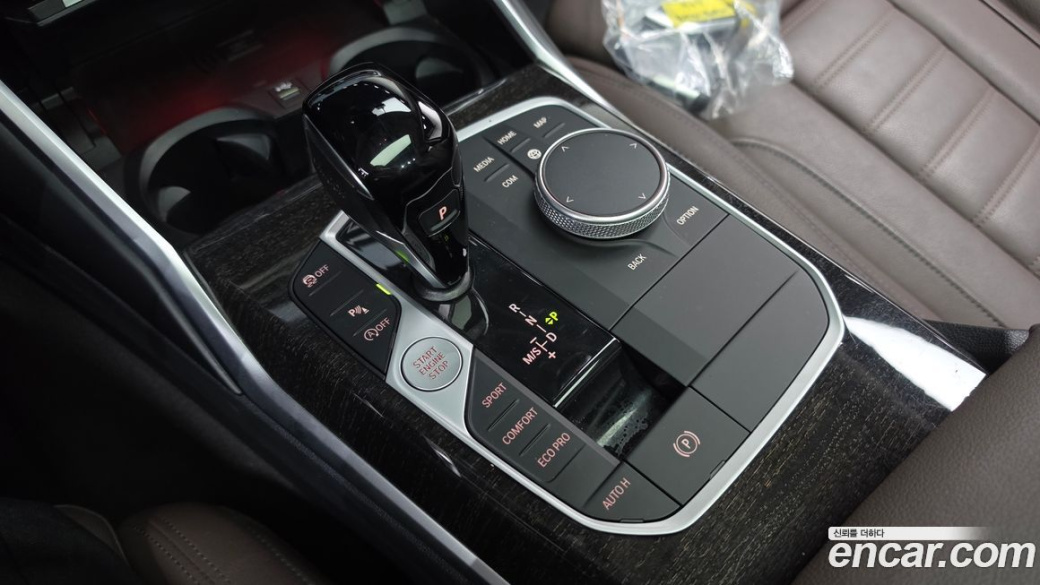 BMW 3-Series 320i Touring Luxury, 2022
