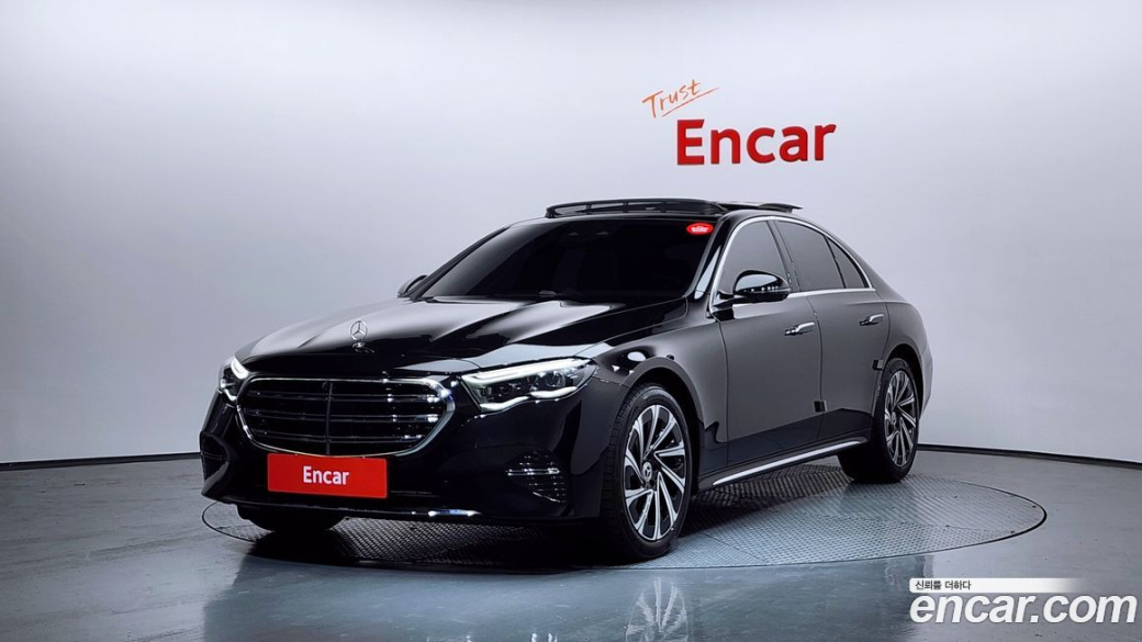 Mercedes-Benz E-Class E300 4MATIC Exclusive, 2026