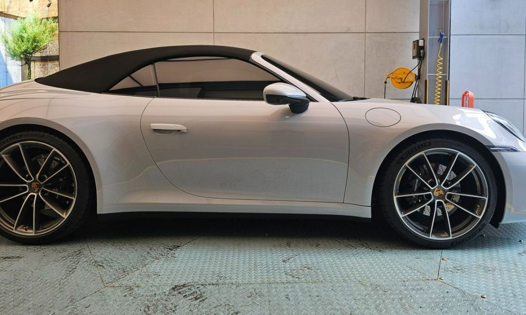 Porsche 911 Carrera Cabriolet, 2024